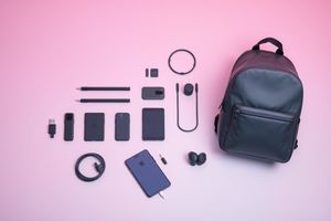 Аксесуари для смартфонів: ЗУ, навушники, рюкзаки &mdash; гайд