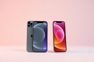iPhone SE (2022) vs iPhone 13: повне порівняння дешевої моделі та флагмана