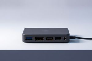 USB-C та Thunderbolt HUB'и: як розширити можливості
