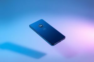 Motorola Moto G84: середняк з чистим Android &mdash; відгуки