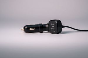 Автомобільне ЗУ з FM трансмітером: музика в машині без